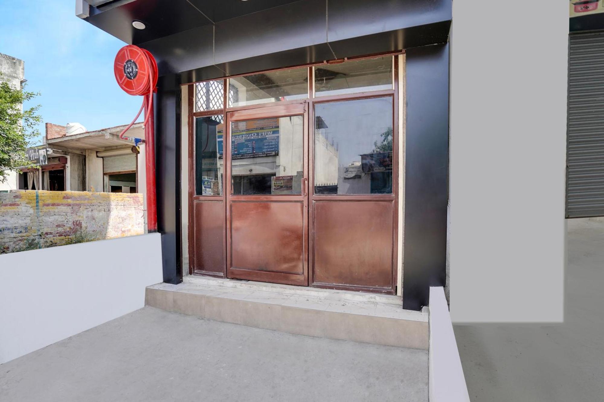 Hotel O The Moon Bareilly Exterior photo
