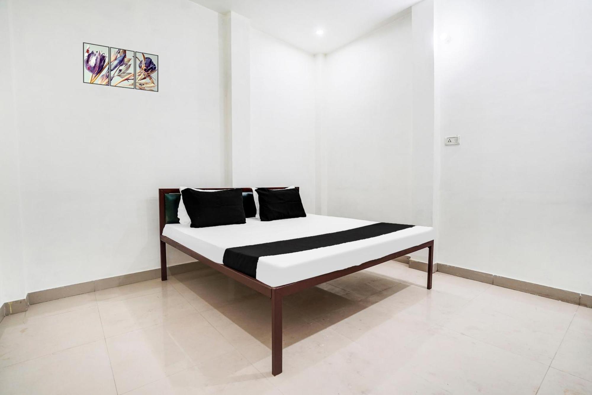 Hotel O The Moon Bareilly Exterior photo
