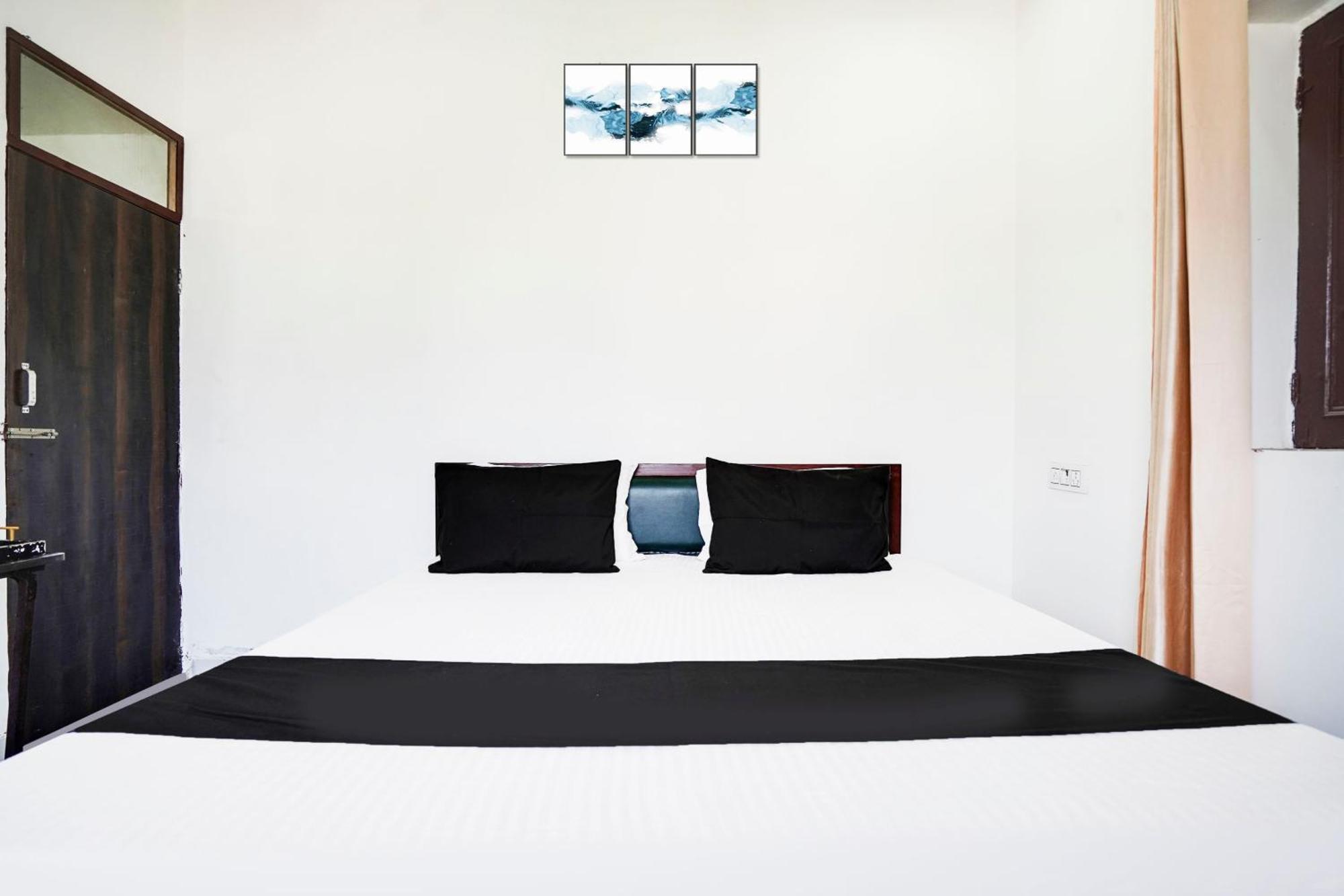 Hotel O The Moon Bareilly Exterior photo